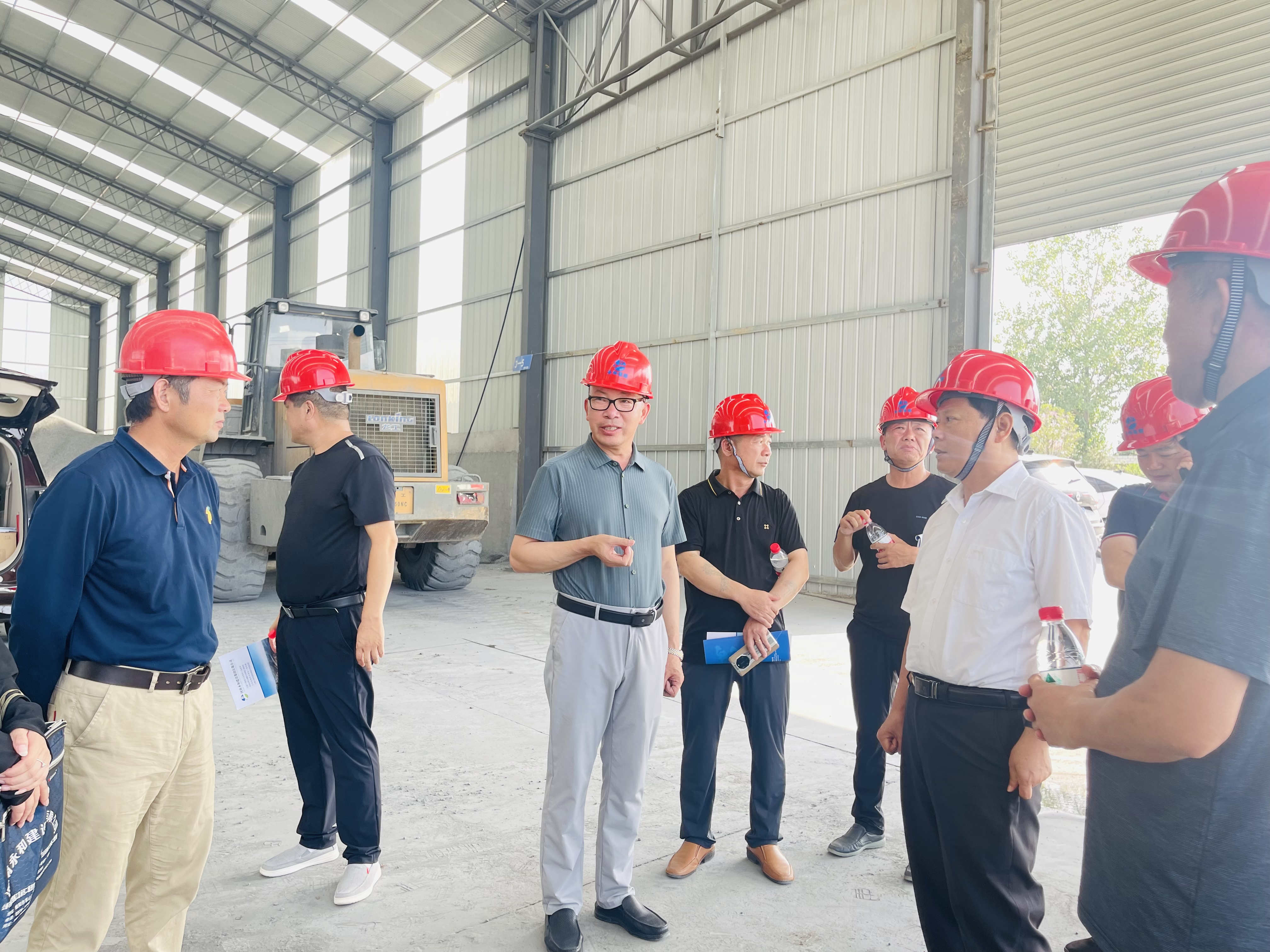 信陽市公路事業(yè)發(fā)展中心、信陽市公路局、107國道建設(shè)工程指揮部、中國中冶信陽項(xiàng)目部等單位蒞臨河南永和建設(shè)集團(tuán)檢查指導(dǎo)工作