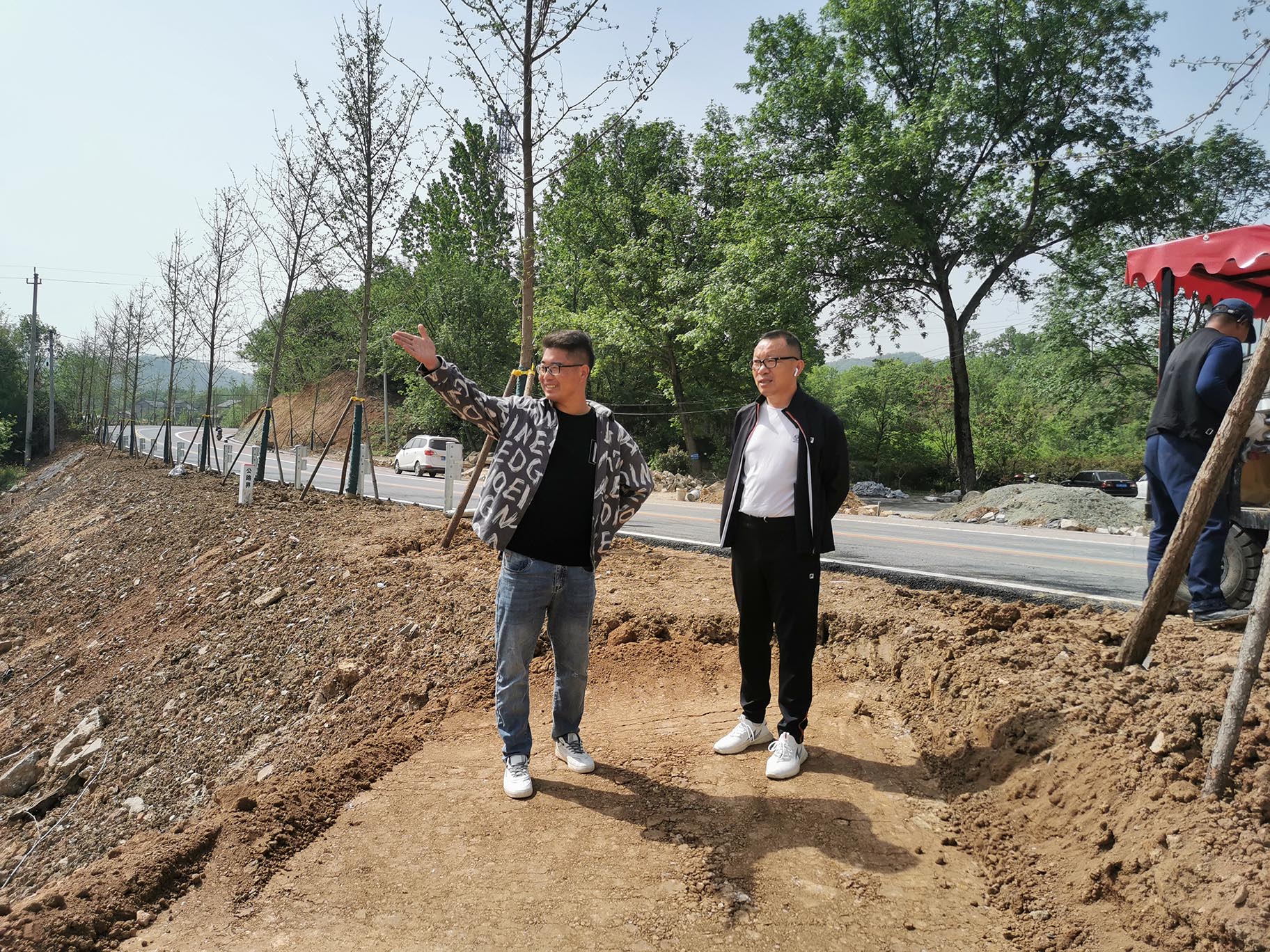集團(tuán)公司董事長孔德穩(wěn)到郝堂改建項(xiàng)目檢查指導(dǎo)工作